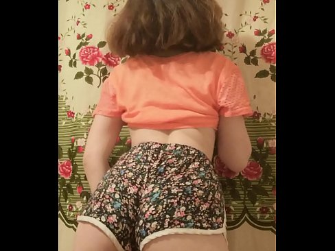 ❤️ Leanabh òg sexy a ’toirt dheth na shorts aice air a’ chamara ❤️  Bhidio fucking  leinn gd.porngifmag-com.ru ❌️
