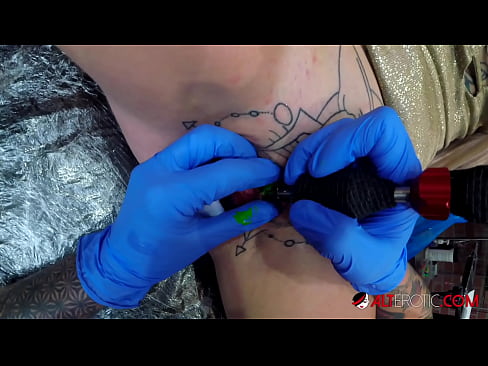 ❤️ Fìor tattooed hottie Sully Savage fhuair tattoo air a clitoris ❤️  Bhidio fucking  leinn gd.porngifmag-com.ru ❌️